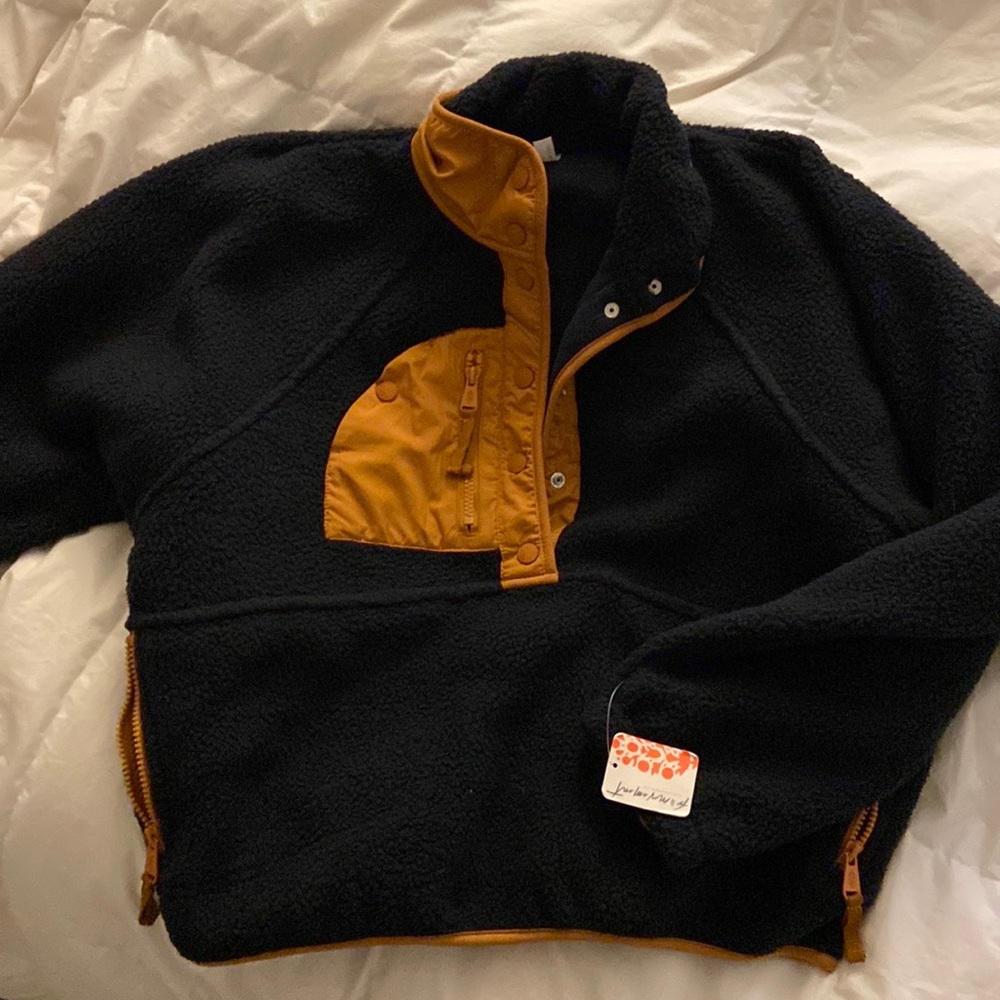 Free people hit the slopes pullover size small